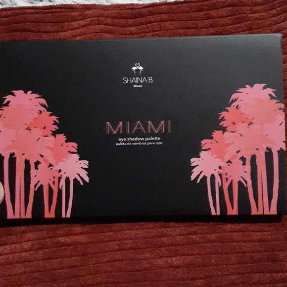 Eyeshadow palette - Picture 3 of 5